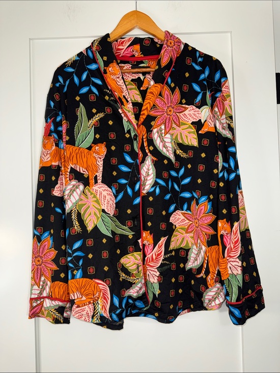 Room Service Other - Room Service Black Floral Tiger Print Women's Button-Up Pajama Top Sz XXL cozy